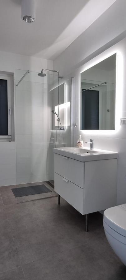 Seabreeze Luxury Apartments นยีวีเซ ภายนอก รูปภาพ