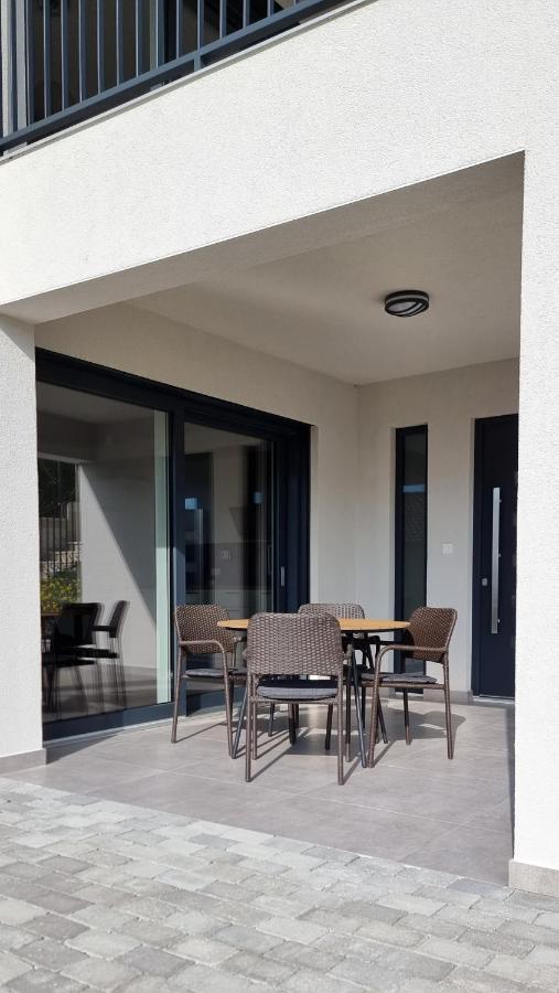 Seabreeze Luxury Apartments นยีวีเซ ภายนอก รูปภาพ