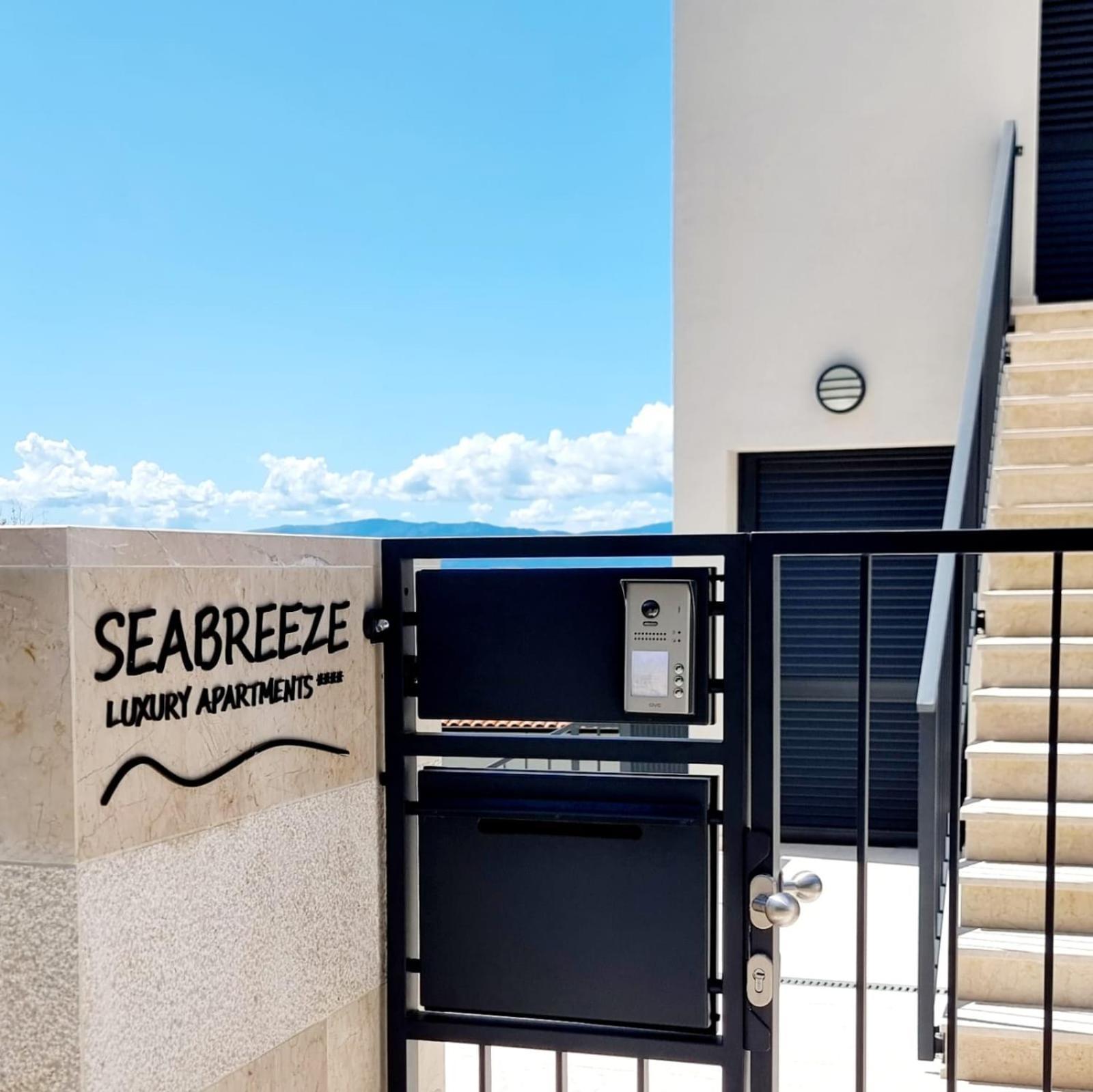 Seabreeze Luxury Apartments นยีวีเซ ภายนอก รูปภาพ